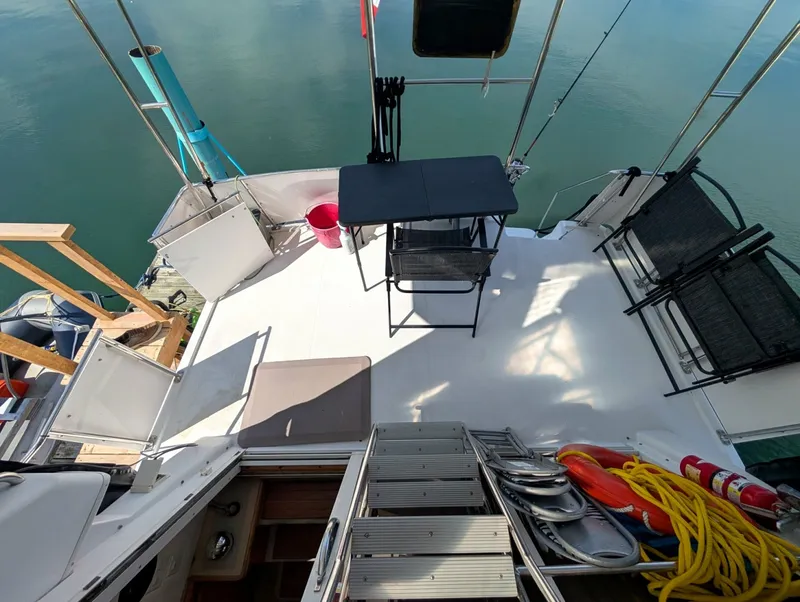Slide: The Image of 2001 Carver 326 Aft Cabin - 7842514