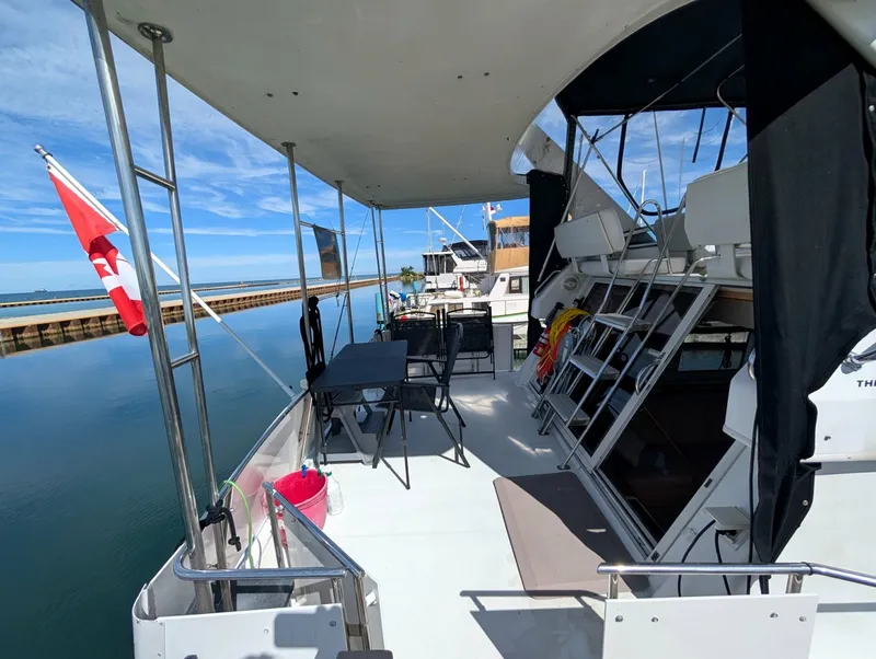 Slide: The Image of 2001 Carver 326 Aft Cabin - 7842512