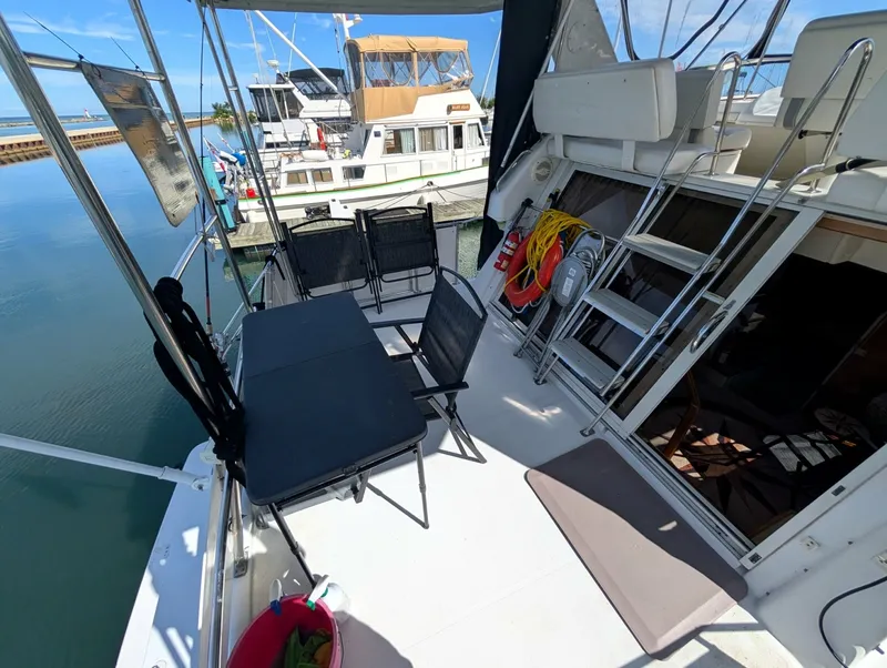 Slide: The Image of 2001 Carver 326 Aft Cabin - 7842513