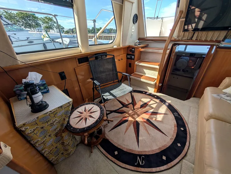 Slide: The Image of 2001 Carver 326 Aft Cabin - 7842537