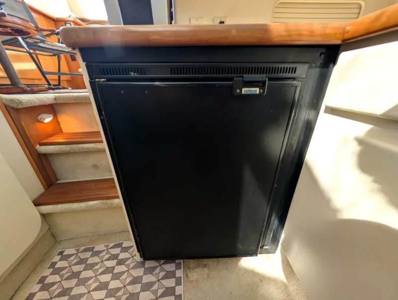 Slide: The Image of 2001 Carver 326 Aft Cabin - 7842544