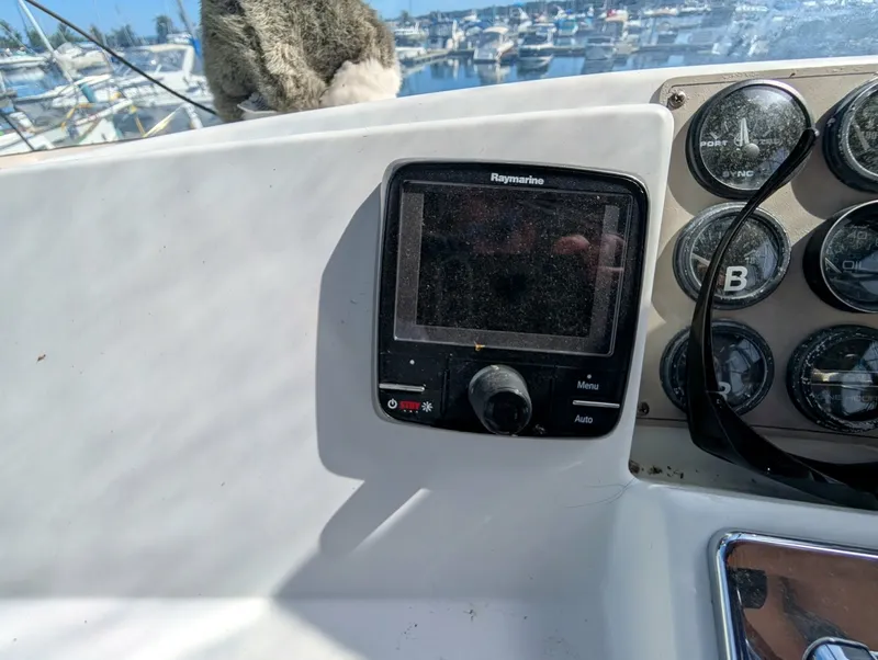 Slide: The Image of 2001 Carver 326 Aft Cabin - 7842529