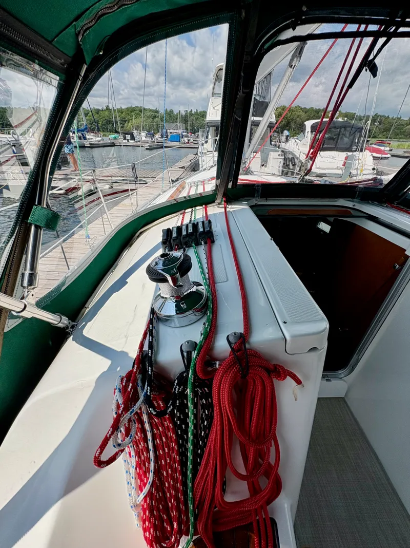 Slide: The Image of 2005 Beneteau 323 - 7842613