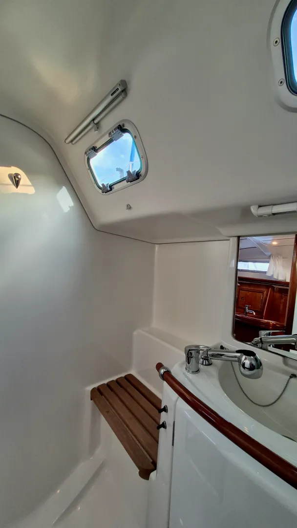 Slide: The Image of 2005 Beneteau 323 - 7842630