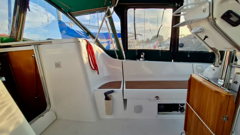 Slide: The Image of 2005 Beneteau 323 - 7842608