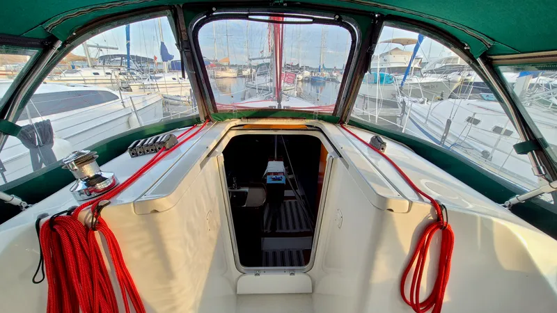 Slide: The Image of 2005 Beneteau 323 - 7842600