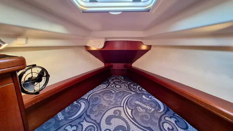 Slide: The Image of 2005 Beneteau 323 - 7842632