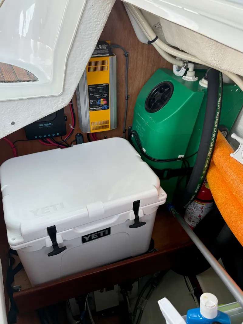 Slide: The Image of 2005 Beneteau 323 - 7842646