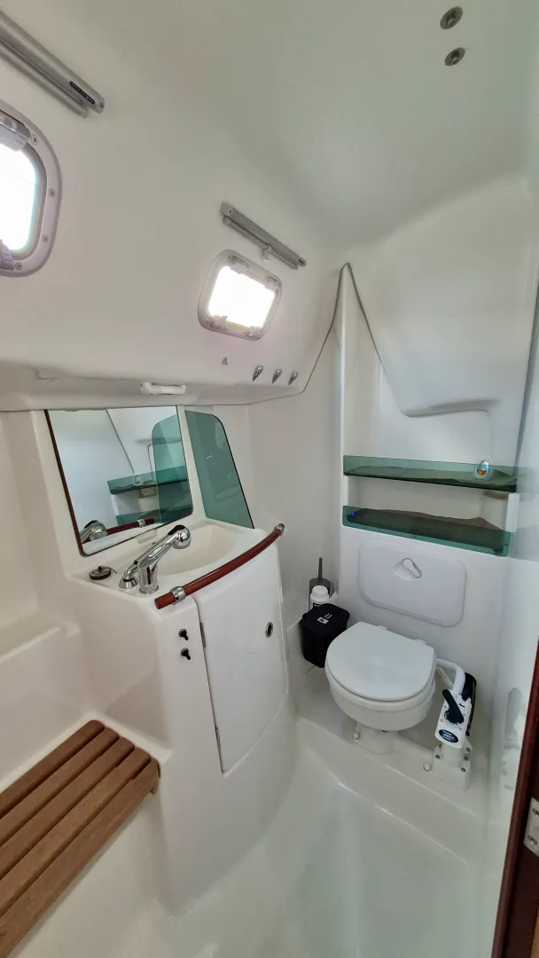 Slide: The Image of 2005 Beneteau 323 - 7842629