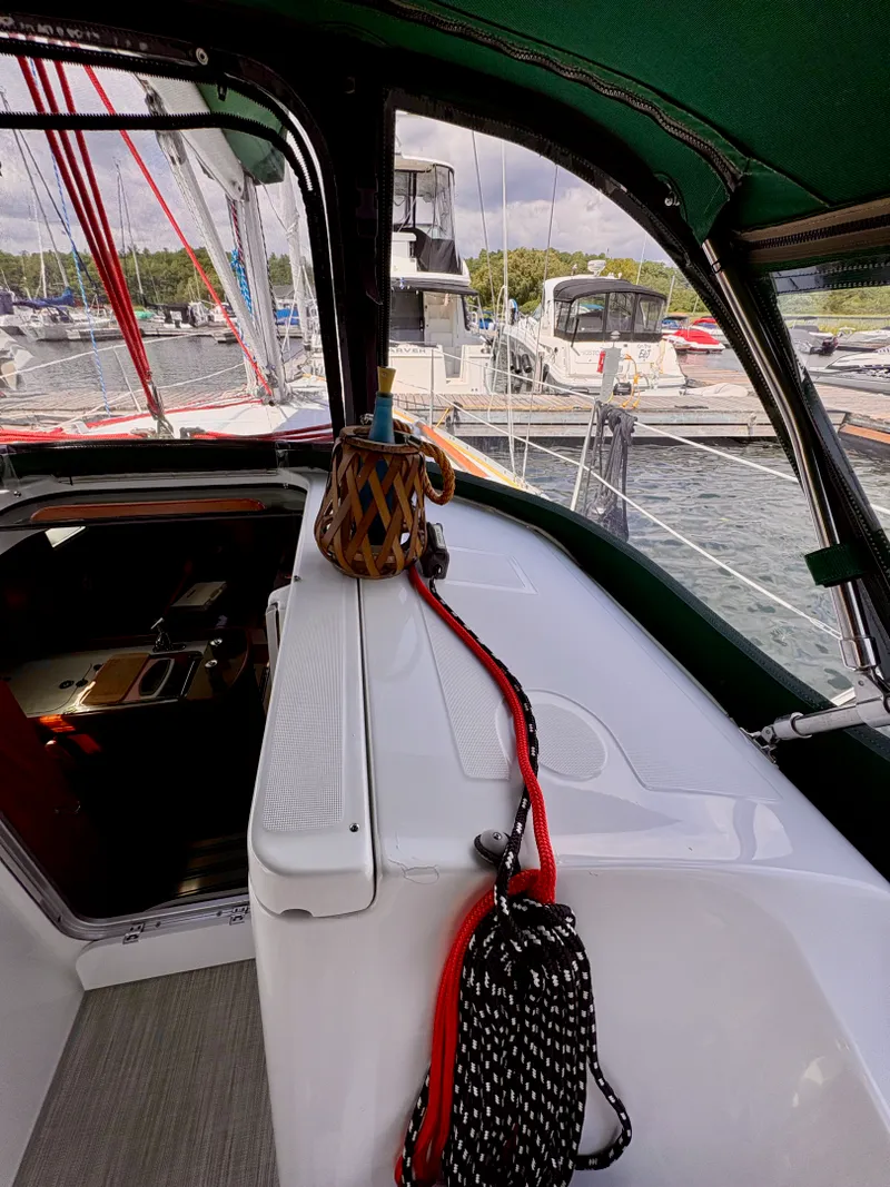 Slide: The Image of 2005 Beneteau 323 - 7842614