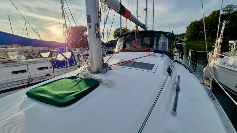 Slide: The Image of 2005 Beneteau 323 - 7842587