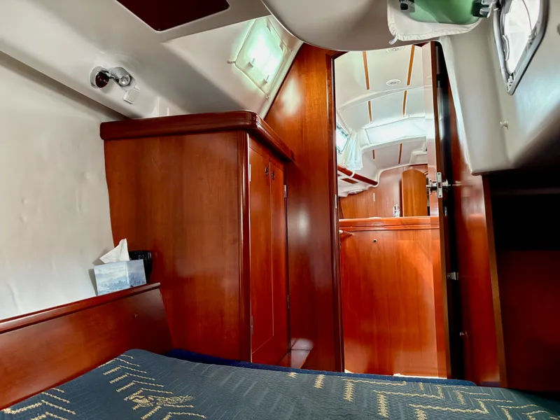 Slide: The Image of 2005 Beneteau 323 - 7842639