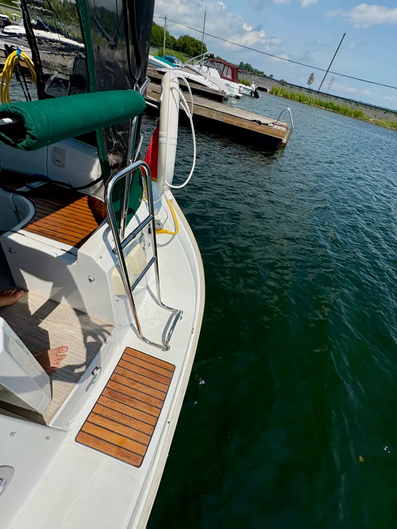 Slide: The Image of 2005 Beneteau 323 - 7842612