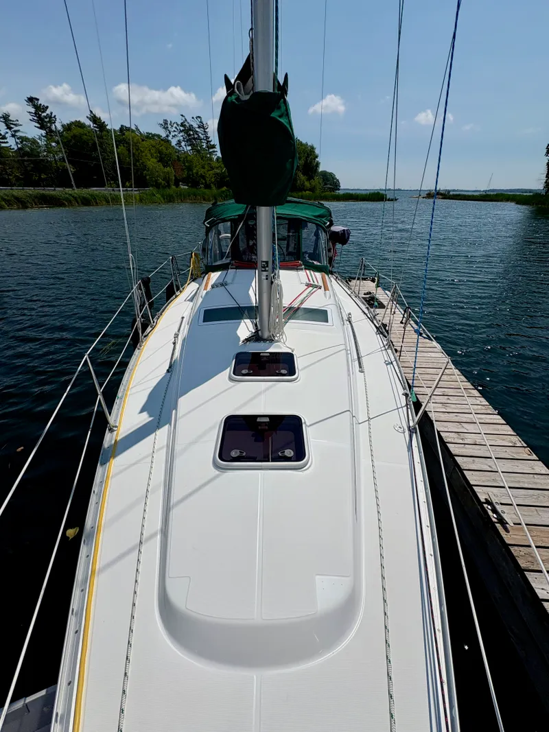 Slide: The Image of 2005 Beneteau 323 - 7842583