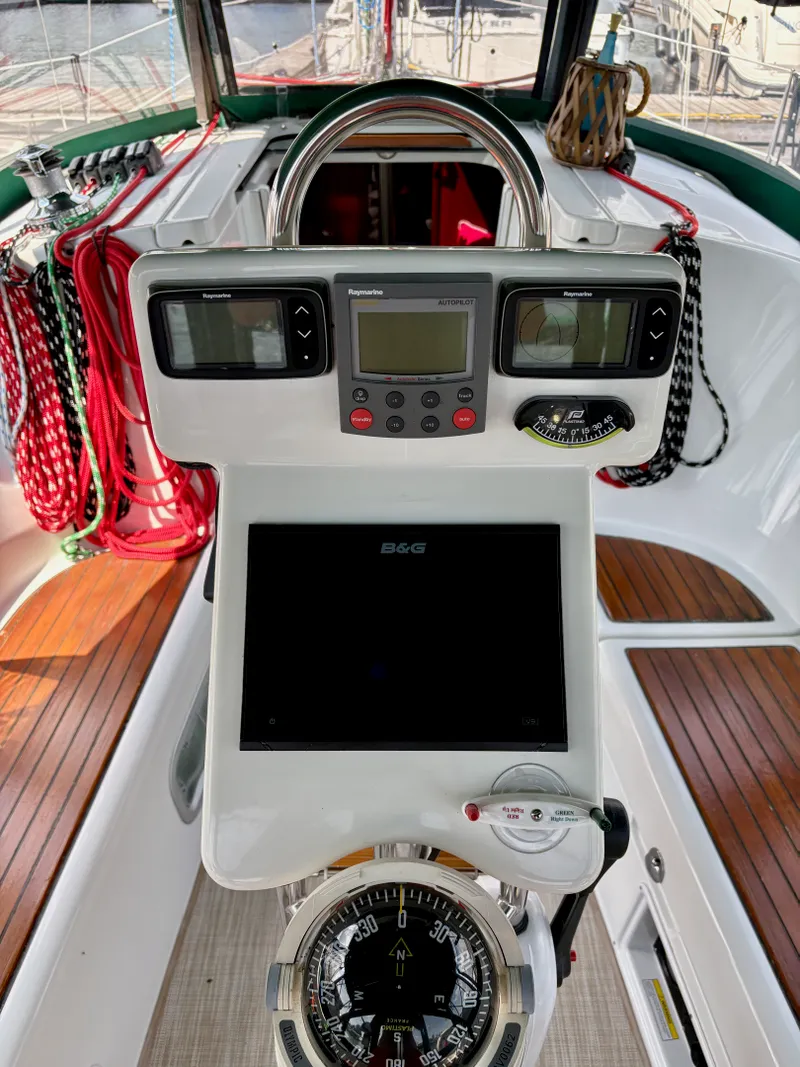 Slide: The Image of 2005 Beneteau 323 - 7842596