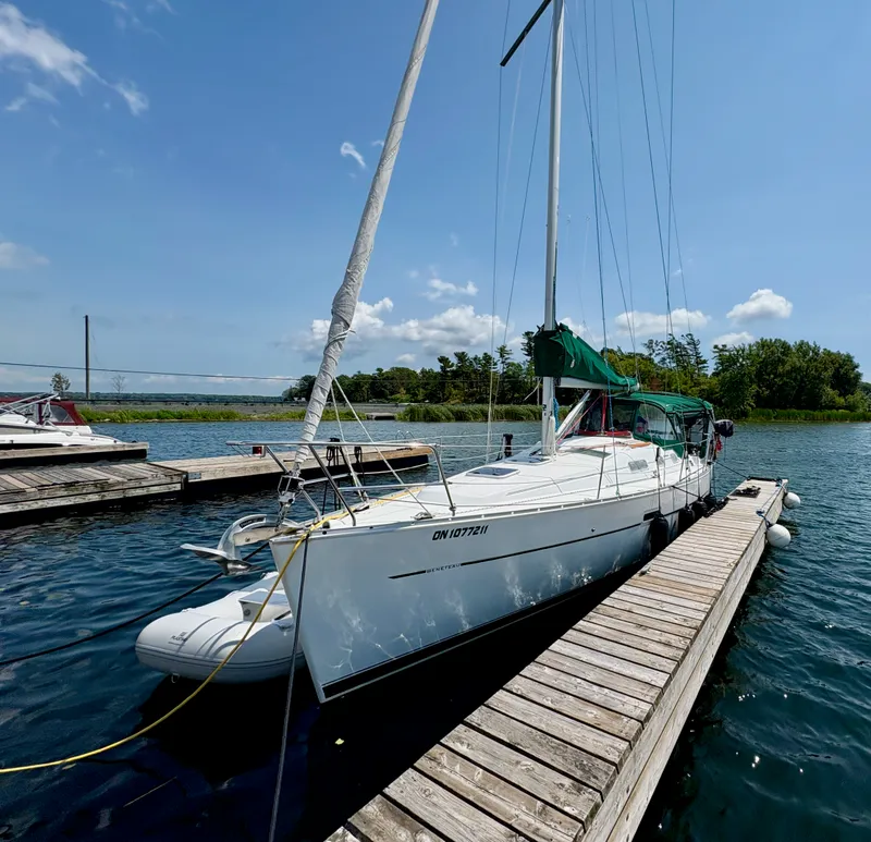 Slide: The Image of 2005 Beneteau 323 - 7842577