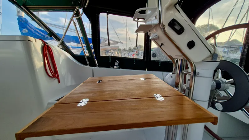 Slide: The Image of 2005 Beneteau 323 - 7842619