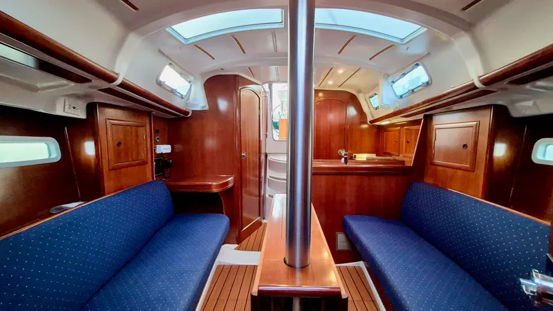 Slide: The Image of 2005 Beneteau 323 - 7842636