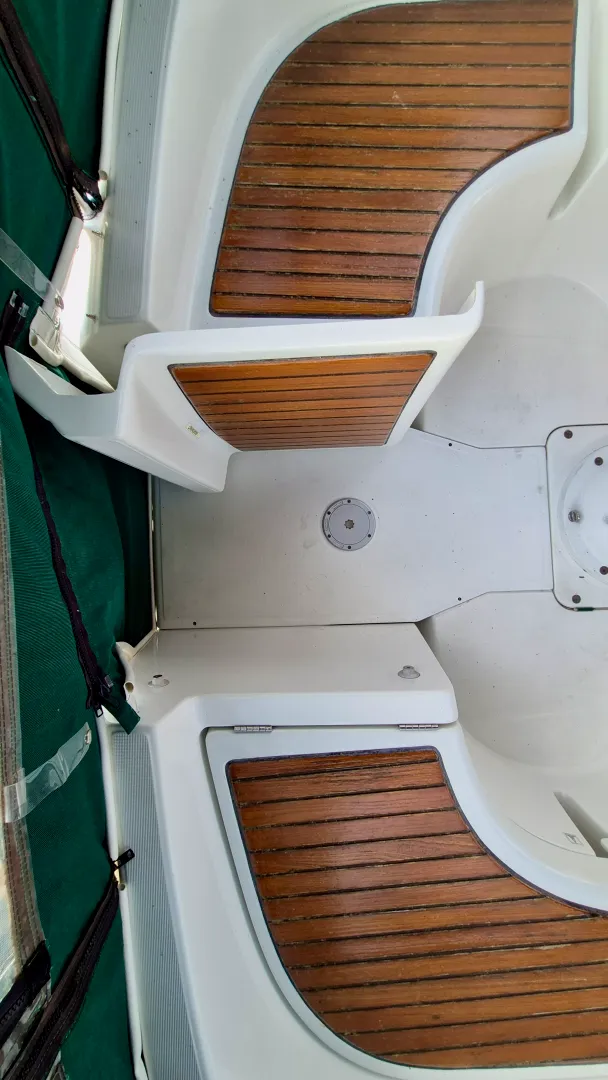 Slide: The Image of 2005 Beneteau 323 - 7842601