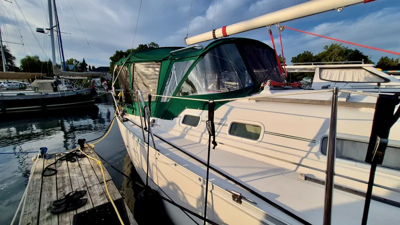 Slide: The Image of 2005 Beneteau 323 - 7842592