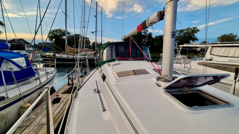 Slide: The Image of 2005 Beneteau 323 - 7842581