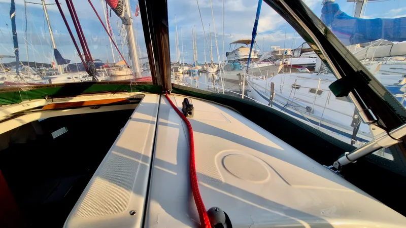 Slide: The Image of 2005 Beneteau 323 - 7842611