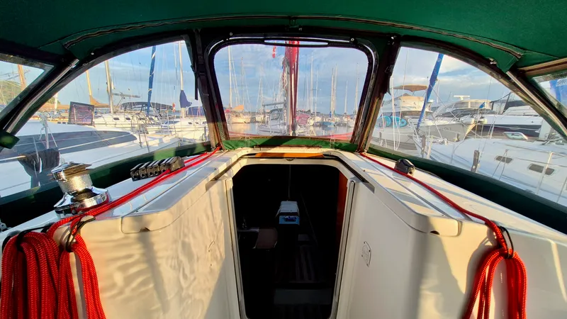 Slide: The Image of 2005 Beneteau 323 - 7842610