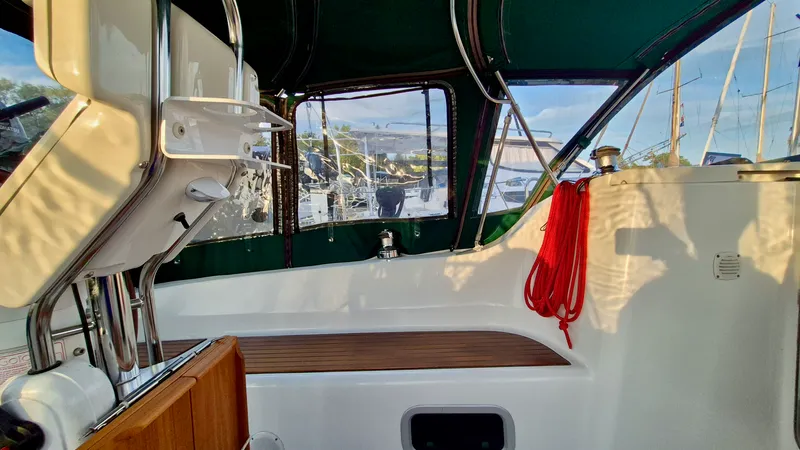 Slide: The Image of 2005 Beneteau 323 - 7842609