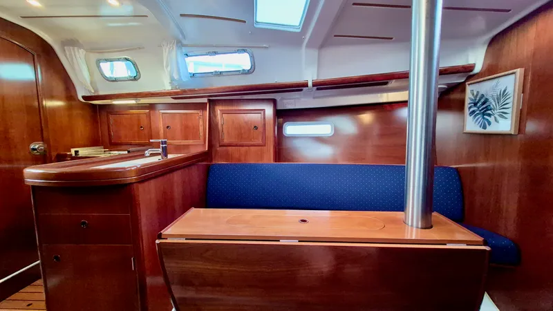 Slide: The Image of 2005 Beneteau 323 - 7842625