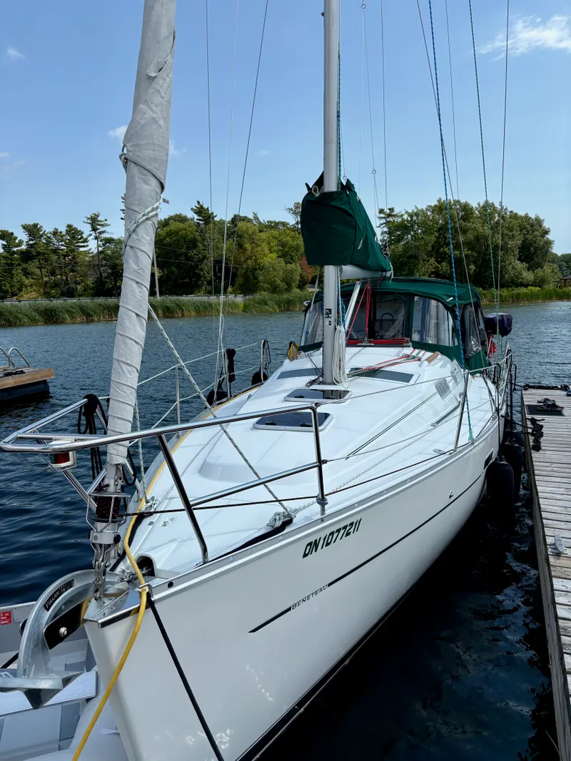 Slide: The Image of 2005 Beneteau 323 - 7842584