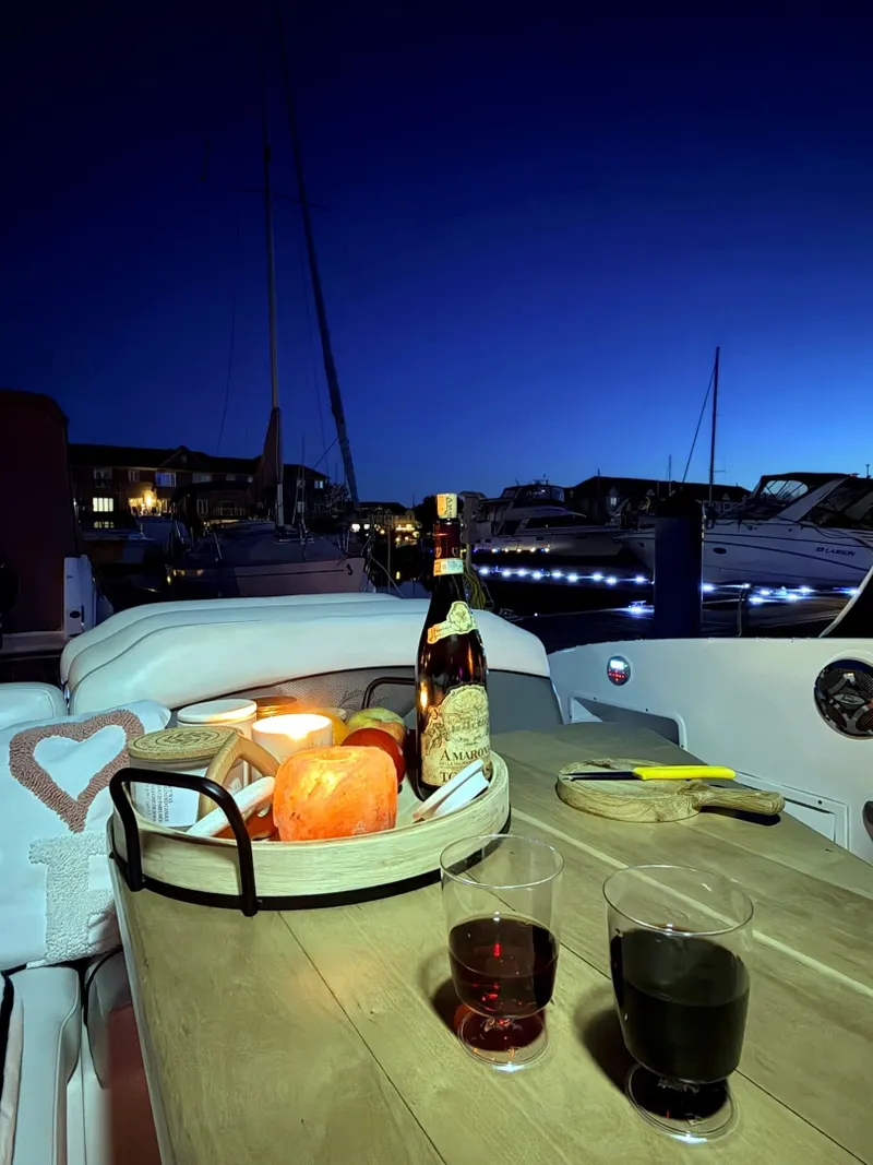Slide: The Image of 2011 Rinker 296 Captiva - 7842724