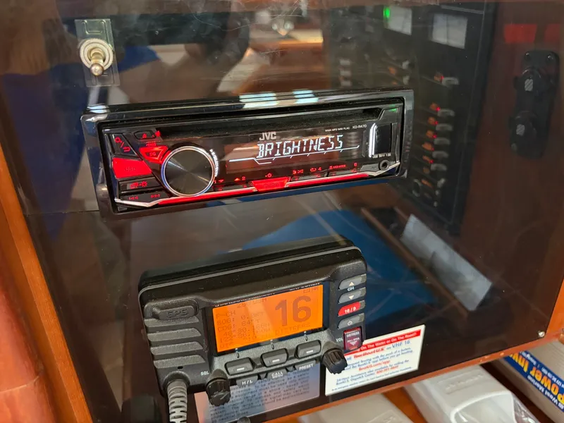 Slide: The Image of 1990 Hunter Legend 37.5 - 7842759