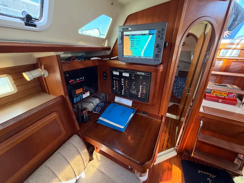 Slide: The Image of 1990 Hunter Legend 37.5 - 7842752