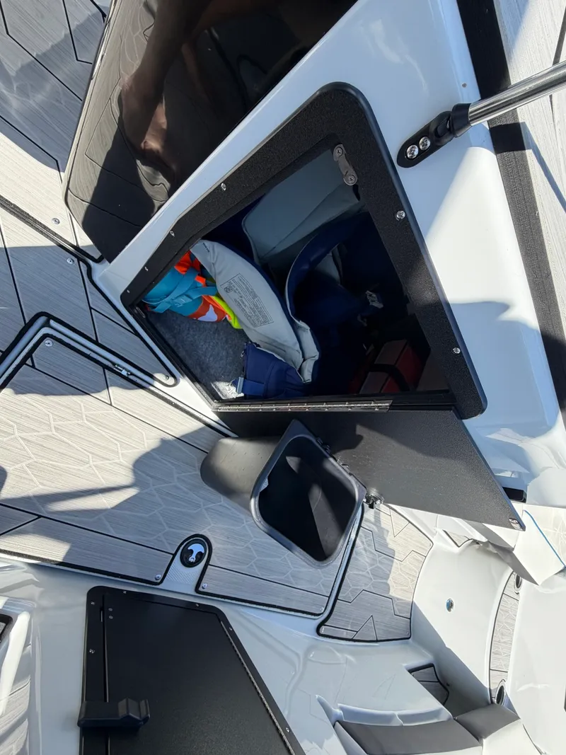 Slide: The Image of 2023 Yamaha Boats 222xe - 7842776