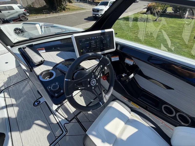 Slide: The Image of 2023 Yamaha Boats 222xe - 7842769
