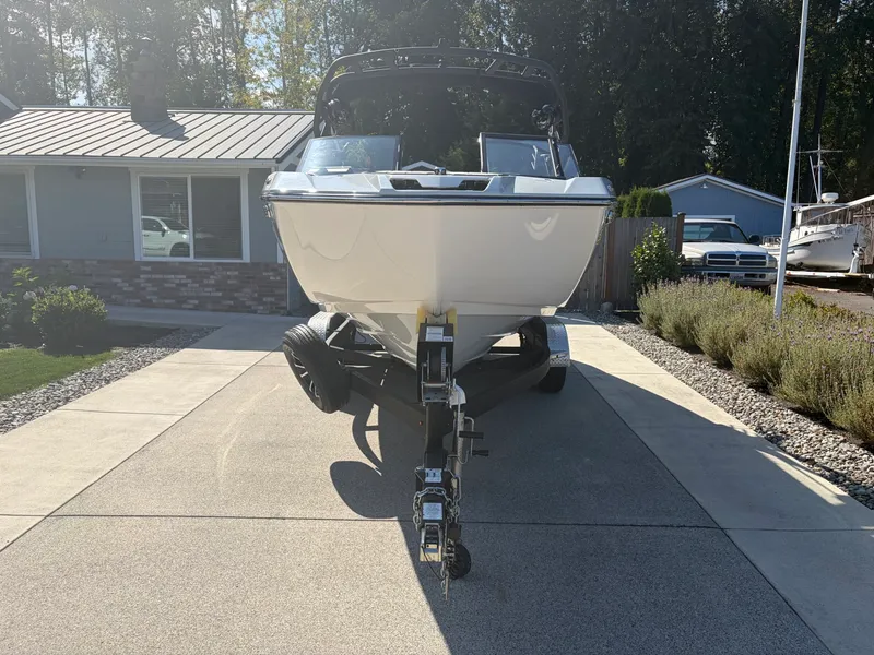 Slide: The Image of 2023 Yamaha Boats 222xe - 7842765