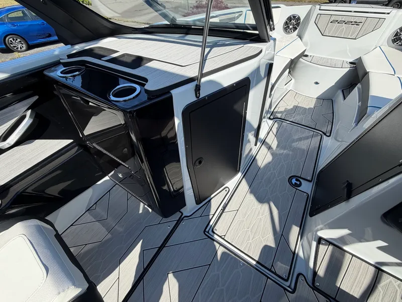 Slide: The Image of 2023 Yamaha Boats 222xe - 7842775