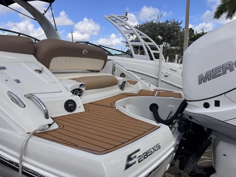 Slide: The Image of Crownline Boats 28 2022 - 7843189