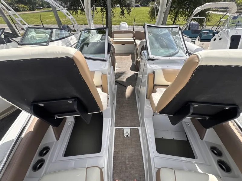 Slide: The Image of Crownline Boats 28 2022 - 7843200