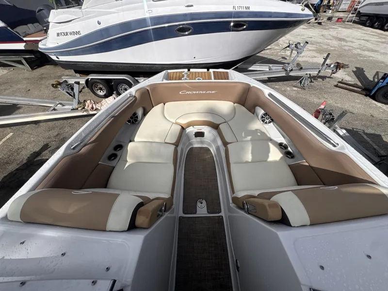 Slide: The Image of Crownline Boats 28 2022 - 7843199