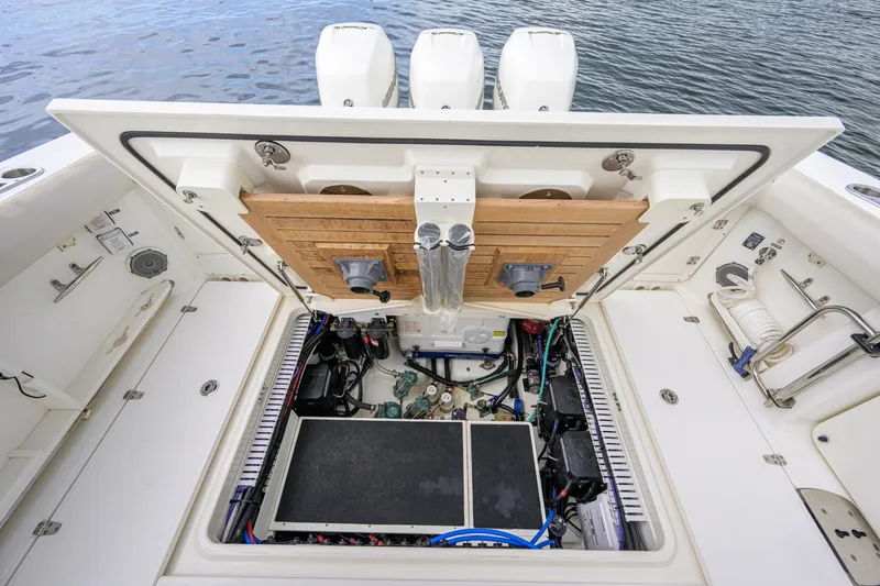 Slide: The Image of Boston Whaler 380 Outrage 2018 - 7843312