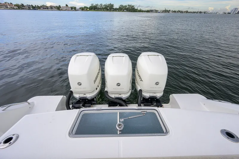 Slide: The Image of Boston Whaler 380 Outrage 2018 - 7843313