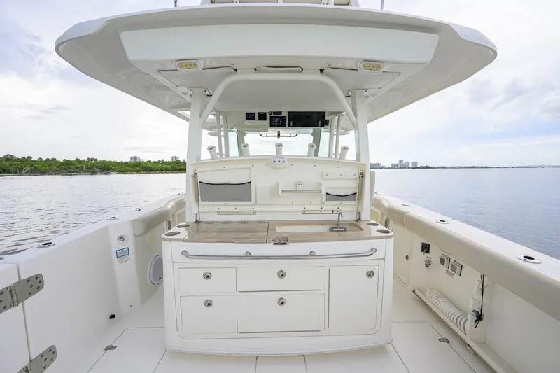 Slide: The Image of Boston Whaler 380 Outrage 2018 - 7843308