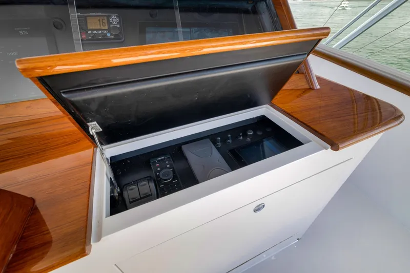 Slide: The Image of Merritt Yachts Sport Fish 1995 - 7843604