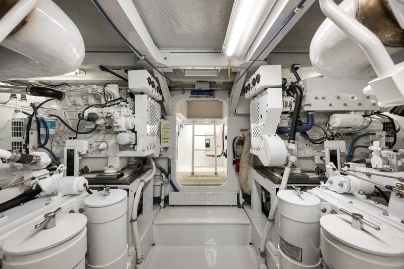 Slide: The Image of Merritt Yachts Sport Fish 1995 - 7843588