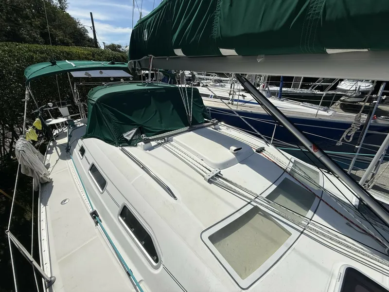 Slide: The Image of Beneteau 393 2003 - 7843576