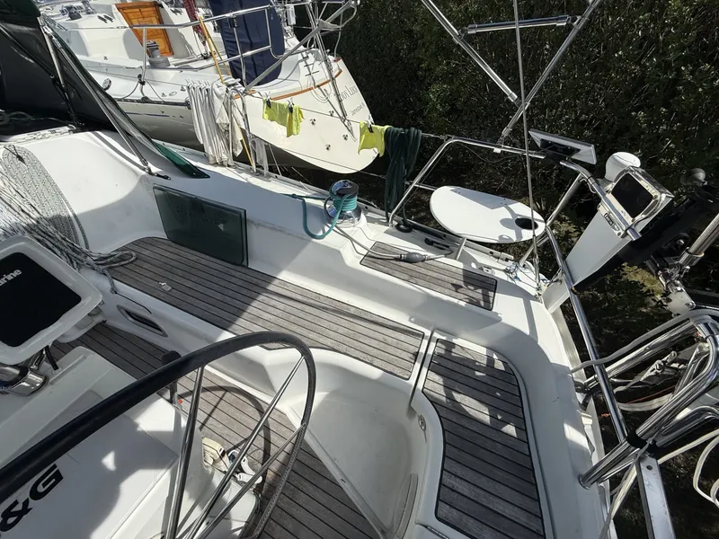 Slide: The Image of Beneteau 393 2003 - 7843639