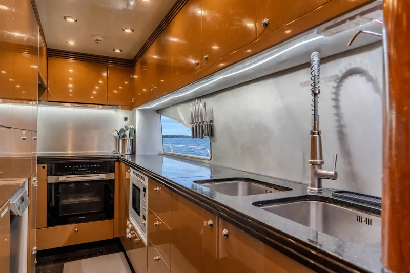 Slide: The Image of Sunseeker 105 Yacht 2004 - 7844485