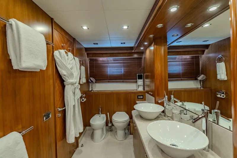 Slide: The Image of Sunseeker 105 Yacht 2004 - 7844502