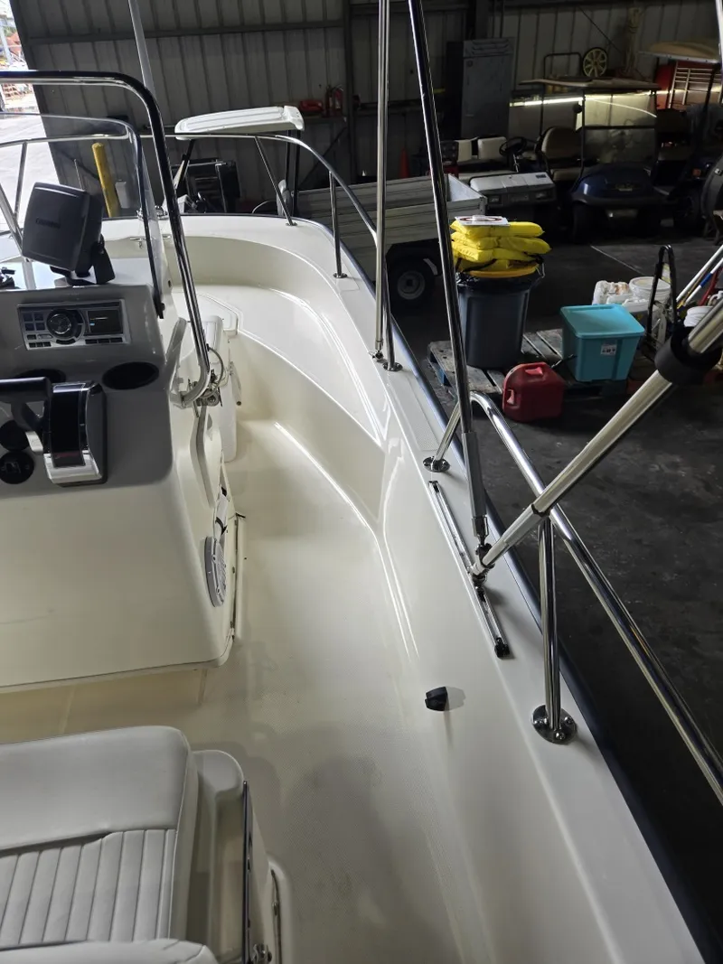 Slide: The Image of Boston Whaler 170 Montauk 2010 - 7844730